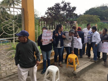 Después de setenta y dos horas, que se llevara a cabo la toma de las instalaciones de las oficinas que el albergan las oficinas de la UIPJ de la FGE por parte de un grupo importante de ciudadanos encabezados por el licenciado Maurilio Córdoba Olarte, éstos, en forma pacífica, se retiraron de dicho lugar.