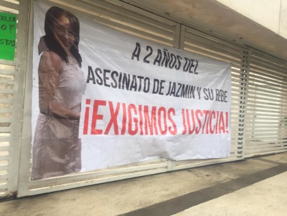  Habitantes de la sierra de Soteapan y Tatahuicapan tomaron la Fiscalía del Estado, exigiendo la renuncia del fiscal  Jorge Winckler, a quien señalan de no resolver las denuncias, y en algunos casos, como el abigeato y feminicidios, favorecer que culpables salgan en libertad.  