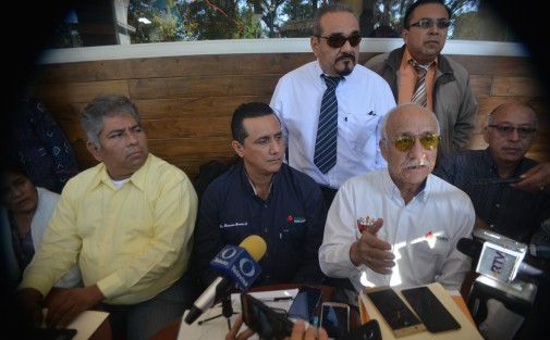 Integrantes del Sindicato de Trabajadores Petroleros de la República Mexicana, Zona de Minatitlán, informaron sobre la demanda que interpusieron en contra de su líder, Antonio Romero Deschamps,  a cual no había procedido en las administraciones pasadas. 