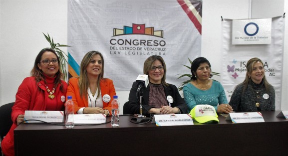 En el Congreso de Veracruz, la presidenta de la Asociación Civil ISAANA, A.C, Mujeres con Poder, Elda Jael Durán Orozco habló sobre la importancia de implementar acciones para prevenir la diabetes y anunció que este 14 de enero, en las instalaciones del Instituto Veracruzano de la Juventud (IVJ), se llevará a cabo la conferencia-taller sobre la detección y prevención del pie diabético.