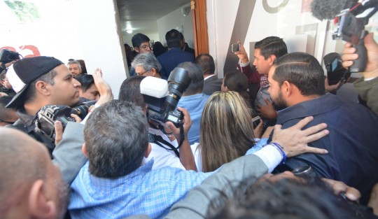 El gobernador Cuitláhuac García Jiménez, en compañía de diputados locales, federales y del alcalde Xalapa, inauguraron ‪la Casa de Vinculación Ciudadana, en Ávila Camacho número 162, colonia Centro de la capital del Estado.‬  