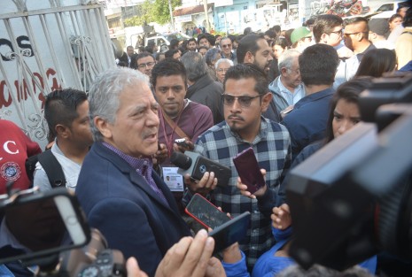 El gobernador Cuitláhuac García Jiménez, en compañía de diputados locales, federales y del alcalde Xalapa, inauguraron ‪la Casa de Vinculación Ciudadana, en Ávila Camacho número 162, colonia Centro de la capital del Estado.‬  