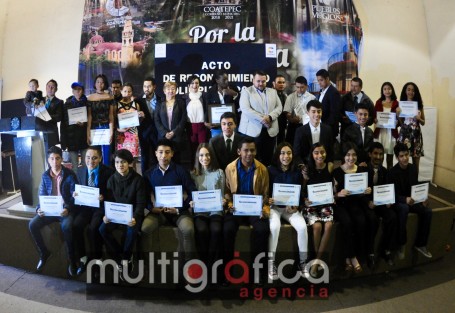 El Ayuntamiento de Coatepec, entregó reconocimientos a entrenadores y atletas participantes en la pasada olimpiada 2018. Dicho evento se llevó a cabo en el auditorio Benito Juárez del palacio municipal. 