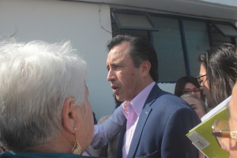 El gobernador Cuitláhuac García Jiménez informó que la entidad no padece desabasto de gasolina, pues cuenta con reservas suficientes para proveer de combustible. 