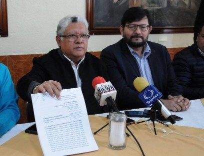 En compañía de militantes panistas, Joaquín Guzmán Avilés, aspirante a la dirigencia estatal del PAN, informó que una vez más impugnó la elección de la misma ante el TEV, ya que asegura, hubo muchas acciones fuera del marco legal. 