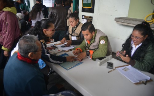 Continúa el registro de adultos mayores y personas con capacidades diferentes a los distintos programa federales  de ayuda. A decir de los servidores, será hasta el fin de mes cuando termine el registro.