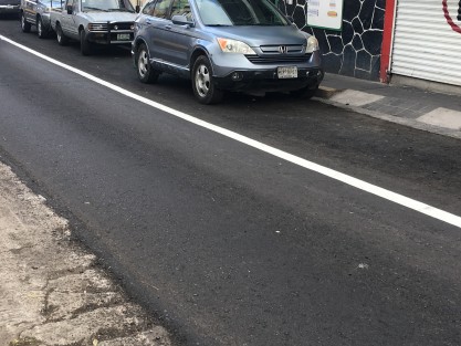 En los últimos días de 2018 ambas calles se abrieron a la circulación. ¿Quién las abrió? Los vecinos comenzaron a estacionar sus autos y la única compactación que tuvo el material fue la de los autos que comenzaron a circular. Aunque las máquinas permanecieron en el lugar, la constructora sólo  regresó a levantarlas, cuando se pensaba que regresarían para terminar la obra. 