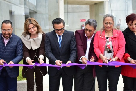 Con la presencia de diputados panistas, la titular de la CEDHV y sin el gobernador Cuitláhuac García Jiménez, el todavía Fiscal general Jorge Winckler cortó el listón inaugural del Centro Integral deJjusticia para la mujer.  