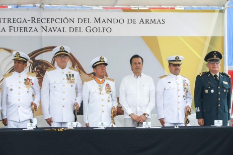 Al asistir a la ceremonia de entrega-recepción del Mando de Armas de esa división, el Gobernador Cuitláhuac Jiménez,dio la bienvenida al Almirante Gonzalo Ortiz Guzmán, a quien brindó el apoyo de las autoridades estatales en las tareas de seguridad,  y reconoció el trabajo realizado por el Almirante Arturo David Lendeche Sofán al frente de la Fuerza Naval del Golfo; al tiempo que le agradeció velar por la tranquilidad de los veracruzanos. . 