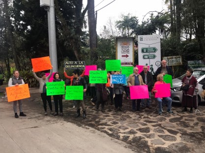 Vecinos de Briones, Plan de la Cruz, La Pitaya, Zoncuantla, Pixquiac. Mariano Escobedo, La Calera, Consolapa, Col. B. Juarez, Xopantla, El Guayabal, Arboledas, La Orduña, entre otras de los municipios de Coatepec y San Andres Tlalnelhuayocan se manifestaron en demanda de seguridad en la zona.