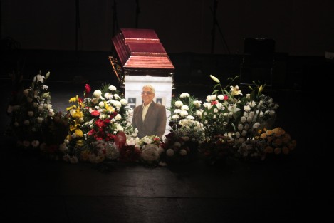 Emotivo homenaje en el Teatro del Estado para despedir al Maestro Arturo Meseguer Lima, director del Difusión Cultural de la  Universidad Veracruzana. Grupos artísticos de la UV, artistas independientes, familiares y amigos dieron los últimos aplausos al actor, director, músico y promotor cultural que dejó huella en muchas generaciones de la comunidad universitaria y vida cultural veracruzana. D.E. P.