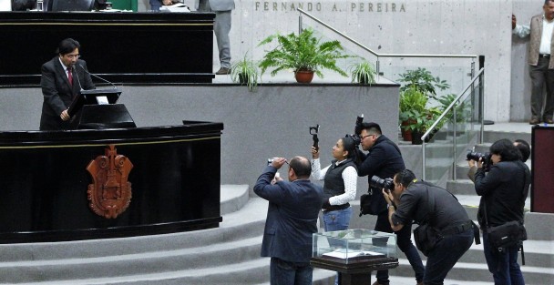 El diputado León David Jiménez Reyes, integrante del Grupo Legislativo de Morena, presentó un Anteproyecto de Punto de Acuerdo que exhortaría al Rector del Colegio de Veracruz (COLVER) a entregar un informe al Congreso del Estado en el que precise el estatus que guarda la situación laboral de todo el personal docente y administrativo de esa casa de estudios.