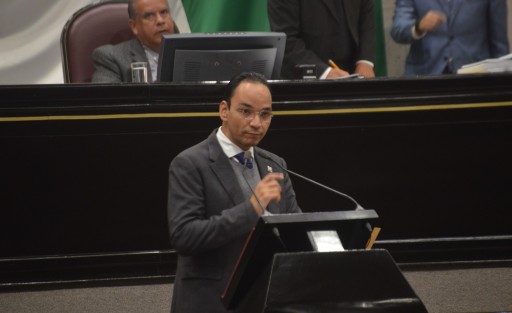El diputado Rodrigo García Escalante, en representación del Grupo Legislativo del Partido Acción Nacional (PAN) presentó ante el Pleno la Iniciativa de Decreto que reforma los párrafos primero y tercero del artículo 66 y adiciona un artículo 67 bis, ambos del Reglamento para el Gobierno Interior del Poder Legislativo del Estado de Veracruz, cuyo propósito es regular los tiempos de las Comisiones Permanentes para emitir sus dictámenes y/o análisis de los expedientes turnados por las instancias correspondientes. 