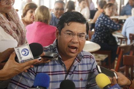El diputado federal del PAN, Carlos Valenzuela, lamentó que el Congreso de la Unión haya aprobado en lo general, la creación de la Guardia Nacional, pues, de acuerdo con el análisis del legislador, esto sería el inicio de la militarización del país. 