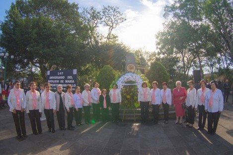 En la ciudad de Coatepec fue recordado el 147 aniversario del natalicio de la Hija predilecta de Coatepec, María Enriqueta Camarillo. En el homenaje participaron representantes de los diversos sectores coatepecanos, desde los pequeños escolapios, hasta las autoridades municipales.