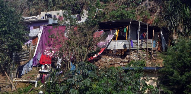 Administraciones  van y vienen y la otra Xalapa sigue expandiéndose, esa que no es antigua,  a la que llegó a vivir gente de muchos otros municipios, la que solo se visita cuando hay elecciones, la que también contribuye, esa que casi seguro la administración actual no conoce y ni se entera que existe,  pero que ahí está y cada día crece más.
