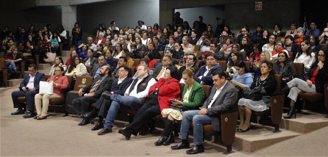 En su ponencia,al que acudió un nutrido grupo de personas,  Tagle Martínez habló sobre cómo se ha ido consolidando la paridad de género y explicó que, en su experiencia, ha constatado como los partidos políticos ven con desagrado el cumplimiento de la cuota de género en las candidaturas.