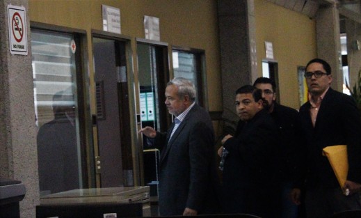 El diputado Javier Gómez Cazarín  y el Secretario del Congreso, se vieron visitando las oficinas de algunos diputados. 