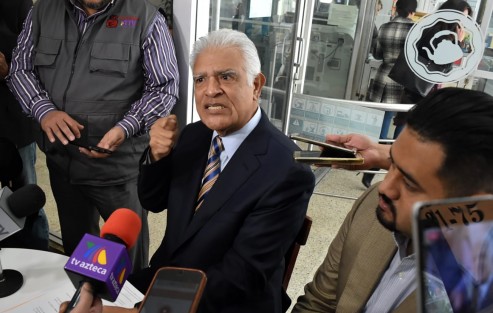 Jorge Reyes Peralta, presidente del Colegio de Abogados, pidió que el juicio político contra el fiscal general del estado, Jorge Winkler, sea abierto al público, o mínimo a los medios de comunicación, ya que de acuerdo a la ley, en su articulo 64 dice que el debate debe ser público.