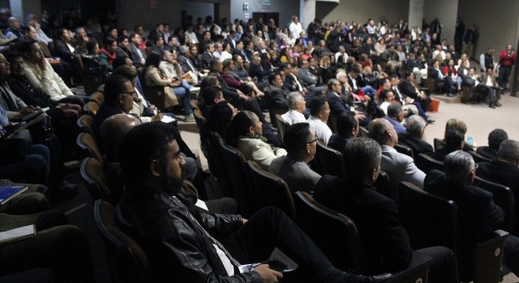 El presidente de la Mesa Directiva de la LXV Legislatura del Estado, diputado José Manuel Pozos Castro, sostuvo una reunión con la Unión de Asociaciones Civiles, Turísticas y de Servicios de Tuxpan, encabezados por su presidente, Gabriel Gómez Ruiz, a quienes expresó su respaldo para impulsar, desde el Congreso de Veracruz, las acciones que permitan fortalecer a este sector.