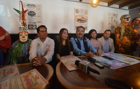  Autoridades del Ayuntamiento de Teocelo, Ver.  encabezados por el alcalde Mario Chama Díaz y la Presidenta del DIF Municipal, Mara Chama, presentaron la primera de sus tradicionales fiestas patronales, en honor al Santo Entierro, a realizarse del 23 al 27 de enero. 
