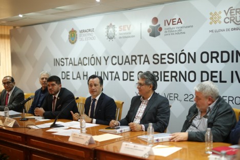 El gobernador Cuitláhuac García Jiménez informó que durante el Proceso de Entrega-Recepción se detectó que el Instituto Veracruzano de Educación para los Adultos (IVEA), fue utilizado para acomodar operadores políticos y aviadores.