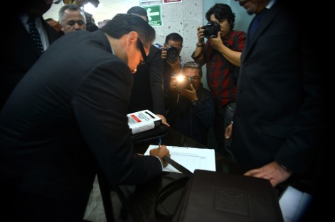 Asumiéndose como defensor, no de sí mismo, sino de la Fiscalía General como un ente autónomo, Jorge Winckler arremetió contra el abogado Jorge Reyes Peralta, sin nombrarlo, de quien dijo está llevando al Congreso del Estado, asuntos con los que no ha podido en los tribunales.   
