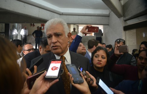 El abogado Jorge Reyes Peralta, se dijo confiado en que procederá el juicio político en contra del fiscal Jorge Winckler Ortiz, <em> venimos a ofrecer pruebas</em>, dijo, señalando que el fiscal no puede autoinvestigarse y autoexonerarse, como lo está haciendo en esta acusación de tortura contra Gilberto N.  