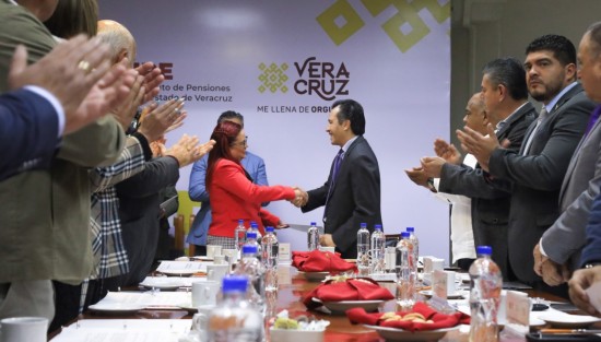 Al encabezar la primera sesión extraordinaria del Consejo del Instituto de Pensiones del Estado (IPE), el gobernador Cuitláhuac García Jiménez puntualizó que la actual administración buscará mecanismos para su rescate y así mantener el esquema de beneficios compartidos.