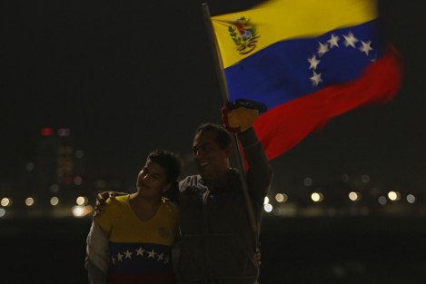 Venezolanos radicados en Veracruz, se sumaron a las protestas en el país sudamericano que piden la destitución de Nicolás Maduro como presidente del país. Los manifestantes apoyan a Juan Guaidó y exigen a Maduro que cese lo que llaman usurpación del poder.  