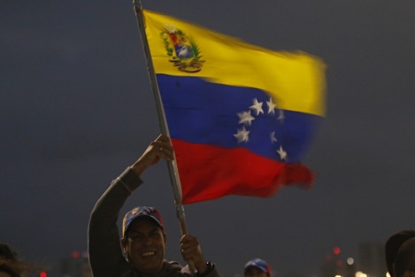 Venezolanos radicados en Veracruz, se sumaron a las protestas en el país sudamericano que piden la destitución de Nicolás Maduro como presidente del país. Los manifestantes apoyan a Juan Guaidó y exigen a Maduro que cese lo que llaman usurpación del poder.  