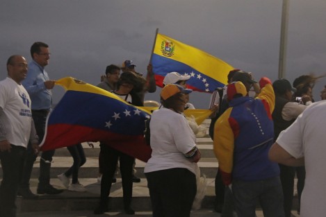 Venezolanos radicados en Veracruz, se sumaron a las protestas en el país sudamericano que piden la destitución de Nicolás Maduro como presidente del país. Los manifestantes apoyan a Juan Guaidó y exigen a Maduro que cese lo que llaman usurpación del poder.  