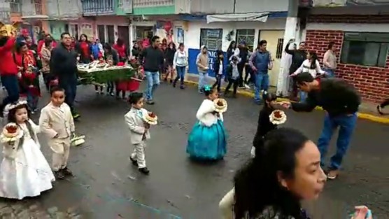 Un éxito resultó la propuesta de las autoridades municipales de Teocelo de replicar las tradiciones de la festividad local del Santo Entierro, con los pobladores más pequeños de la Tierra del Dios Tigre, a través de la ChiquiFeria 2019.
