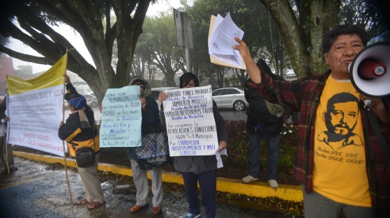 Luego de manifestarse en el centro de Xalapa, habitantes de la zona conurbada Veracruz-Boca del Río y Medellín, se manifestaron frente a al Palacio Legislativo para exigir esos ayuntamientos revoquen las concesiones del servicio de agua potable al grupo MAS, debido a la mala calidad del servicio y las altas tarifas.  