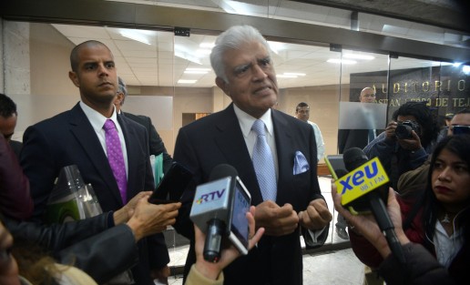 Jorge Reyes Peralta, Presidente del Colegio Nacional de Abogados Penalistas A.C., dijo que es urgente la separación de su cargo en la Fiscalia General del estado, de  Jorge Winckler, ya que es evidente que no puede atender su encargo de procurar justicia y asistir todos los días a la Legislatura a las múltiples audiencias por las solicitudes de Juicio Político en su contra.   