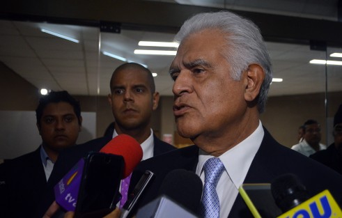 Jorge Reyes Peralta, Presidente del Colegio Nacional de Abogados Penalistas A.C., dijo que es urgente la separación de su cargo en la Fiscalia General del estado, de  Jorge Winckler, ya que es evidente que no puede atender su encargo de procurar justicia y asistir todos los días a la Legislatura a las múltiples audiencias por las solicitudes de Juicio Político en su contra.   