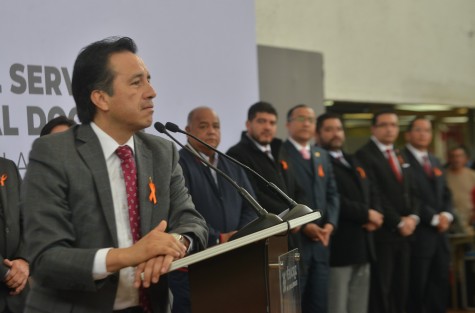 El gobernador Cuitláhuac García Jiménez reiteró que está metiendo orden en los procesos de asignación de plazas docentes y administrativas de la Secretaría de Educación de Veracruz (SEV), para acabar con los manejos oscuros y corruptos.  