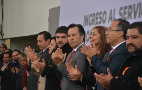 El gobernador Cuitláhuac García Jiménez reiteró que está metiendo orden en los procesos de asignación de plazas docentes y administrativas de la Secretaría de Educación de Veracruz (SEV), para acabar con los manejos oscuros y corruptos.