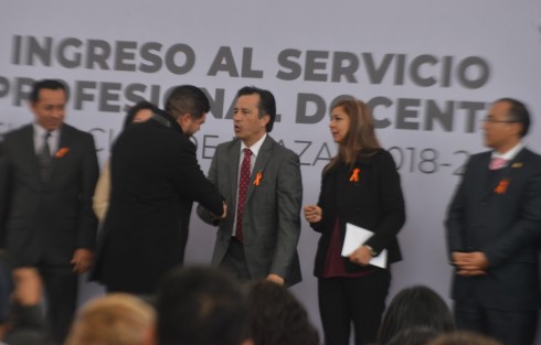 El gobernador Cuitláhuac García Jiménez reiteró que está metiendo orden en los procesos de asignación de plazas docentes y administrativas de la Secretaría de Educación de Veracruz (SEV), para acabar con los manejos oscuros y corruptos. 