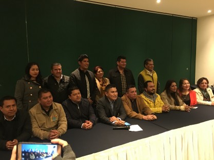 
En conferencia de prensa, representantes de los 40 alcaldes perredistas, informaron de la creación de la Coordinadora de Presidentes Municipales del PRD, a través de la cual buscarán coordinar acciones con todas las instancias de Gobierno, de todos los niveles. Aseguran no buscar confrontación, sino el diálogo.  