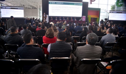 El Gobernador Cuitláhuac García Jiménez participó en el foro <em>Opciones de Financiamiento y Aplicación de Fondos Federales para Municipios</em>.   