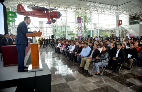 El Gobernador Cuitláhuac García Jiménez participó en el foro <em>Opciones de Financiamiento y Aplicación de Fondos Federales para Municipios</em>.   