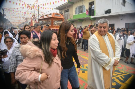 En el municipio de Teocelo se llevó a cabo la tradicional feria patronal en honor a Santo Entierro de Cristo. 