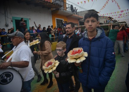 En el municipio de Teocelo se llevó a cabo la tradicional feria patronal en honor a Santo Entierro de Cristo. 