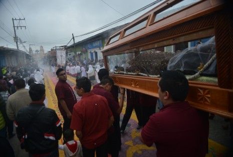 En el municipio de Teocelo se llevó a cabo la tradicional feria patronal en honor a Santo Entierro de Cristo. 