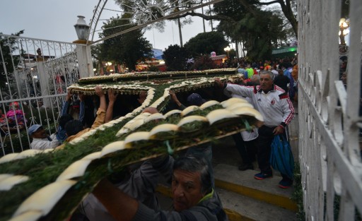Parada del arco en honor a Santo Entierro en Teocelo, Veracruz