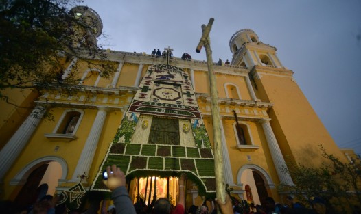 Parada del arco en honor a Santo Entierro en Teocelo, Veracruz