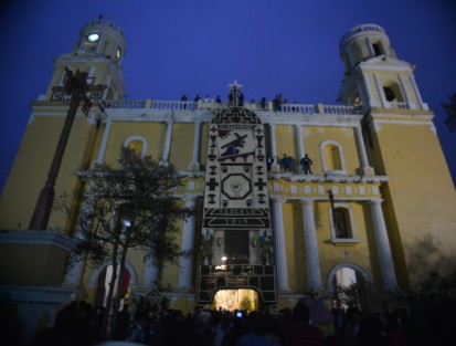 Parada del arco en honor a Santo Entierro en Teocelo, Veracruz