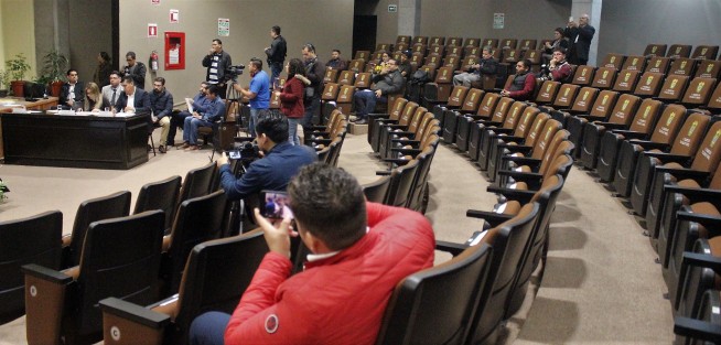Con la ausencia incluso de uno de los integrantes de  la Comisión de diputados (Gonzalo Guízar), se llevó a cabo la comparecencia de los integrantes de la Comisión Estatal para la Atención y Protección de Periodistas (CEAPP).  
