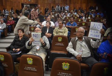 Manifestación contra la minería tóxica en el Congreso del Estado. 